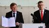 German Foreign Minister Johann Wadephul (L), accompanied by his Israeli counterpart Gideon Saar, gives a press conference.